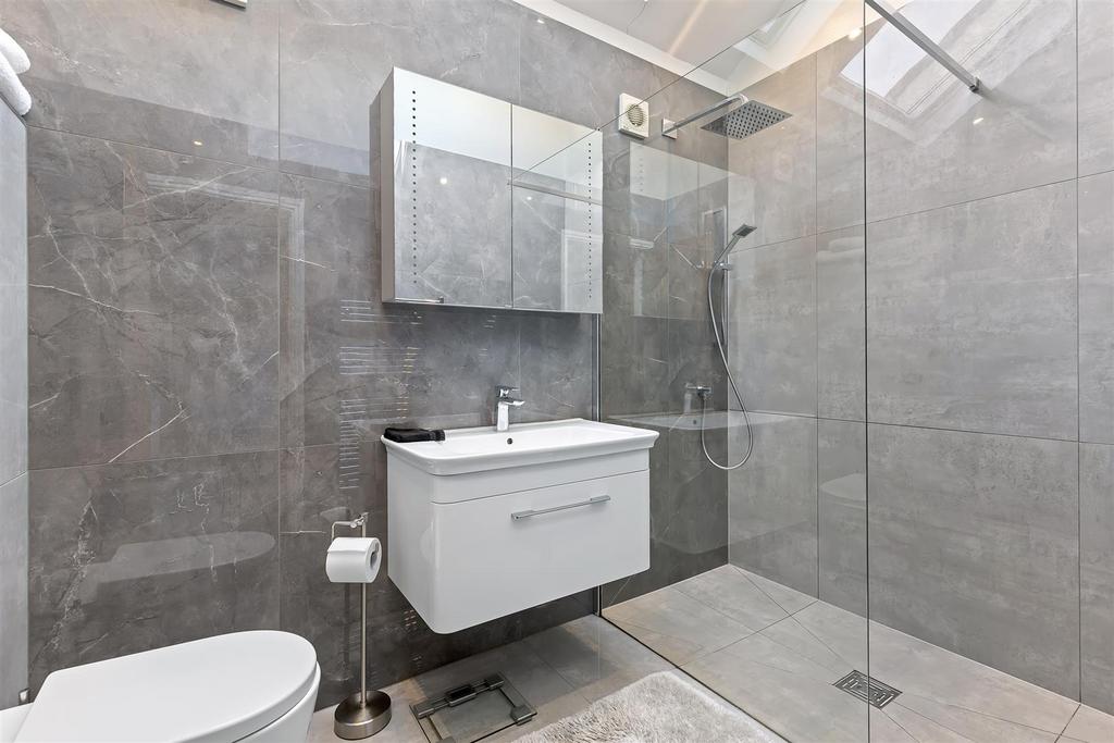 En-Suite To Bedroom 1