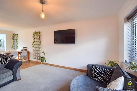 69 Eagle Way, Abbeydale, Gloucester, GL4 4WS