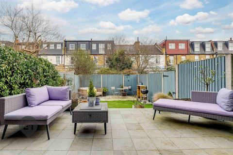 4 bedroom house to rent, Alverstone Avenue, London