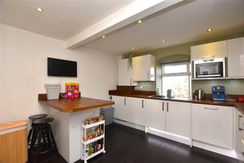 2 bedroom terraced house for sale, North Terrace, Yeadon, Leeds, West Yorkshire