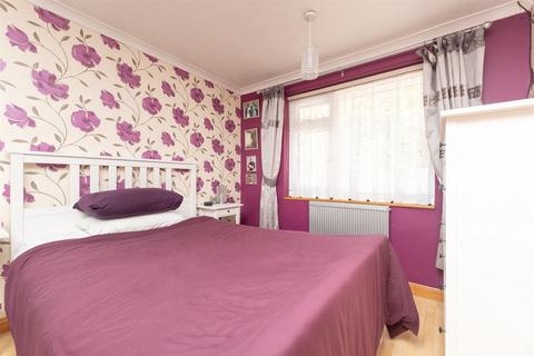 22 Harold Road, Cuxton, Rochester, ME2 1EE