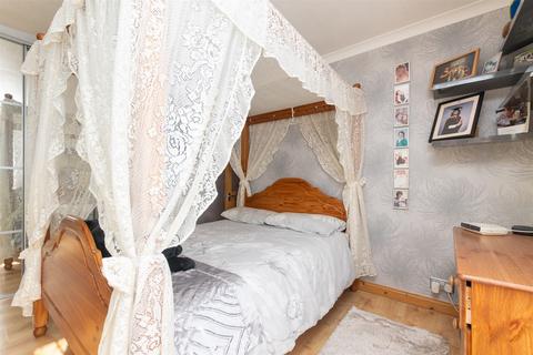 22 Harold Road, Cuxton, Rochester, ME2 1EE