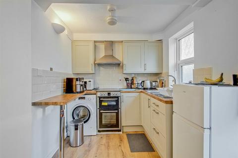 Studio for sale, Bramley Road, London