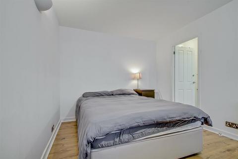 Studio for sale, Bramley Road, London