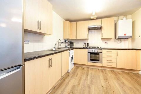 2 bedroom flat to rent, Queen Marys Avenue, Hertfordshire WD18