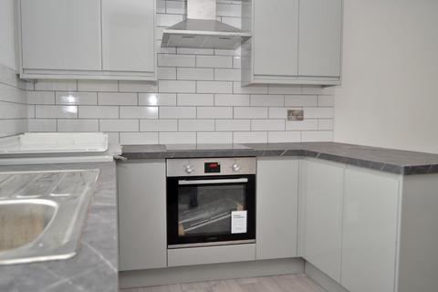 2 bedroom flat to rent, Flat 5, 3 Oldham Road, Failsworth