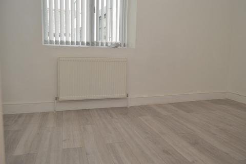 2 bedroom flat to rent, Flat 5, 3 Oldham Road, Failsworth