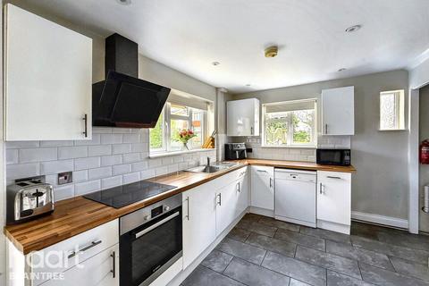 17 Sarcel, Stisted, Braintree, CM77 8AU