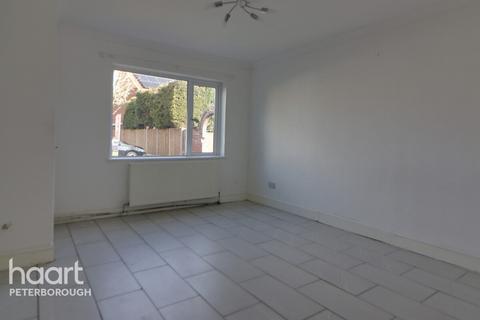 3 bedroom semi-detached house to rent, Pratt Avenue, PETERBOROUGH