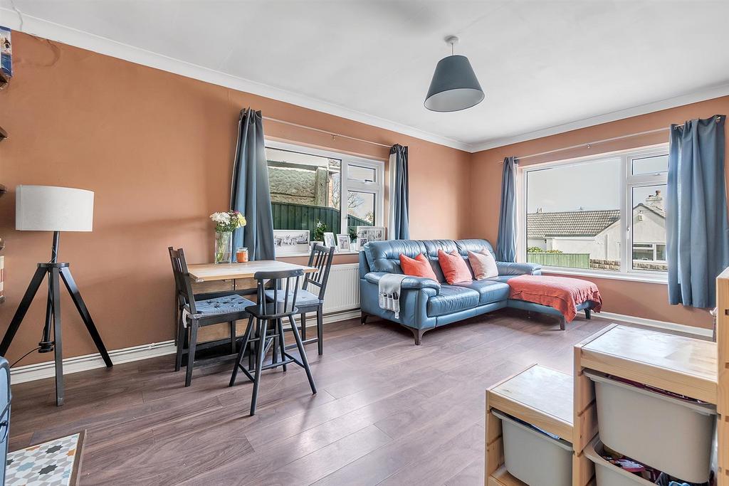 Lounge/dining area