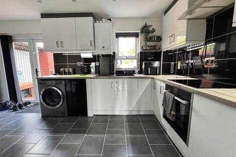90 Castleton Road, Middleleaze, Swindon, SN5 5GD