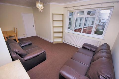 3 bedroom flat to rent, NETHER STREET, FINCHLEY, N3