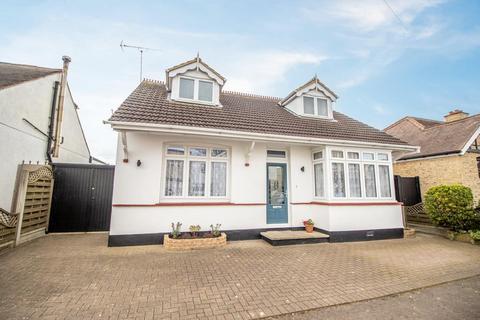 3 bedroom chalet for sale, Cumberland Avenue, Southend-on-Sea SS2