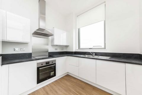 2 bedroom flat to rent, Green Street, London NW10