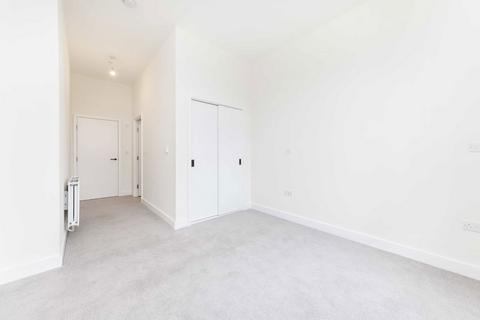 2 bedroom flat to rent, Green Street, London NW10