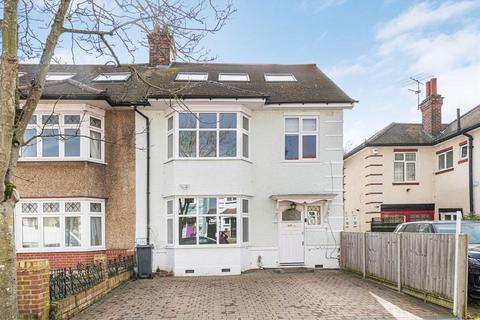 9 Boston Gardens, Brentford, TW8 9LS