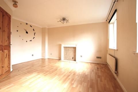 2 bedroom end of terrace house to rent, Kelvin Gardens, Croydon, CR0