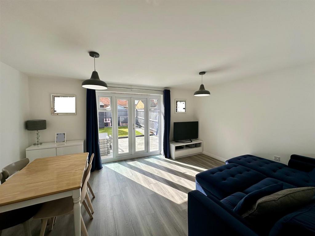 Lounge/Dining Room