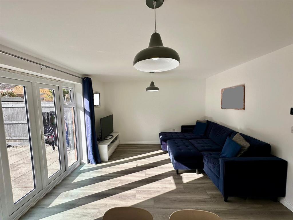 Lounge/Dining Room