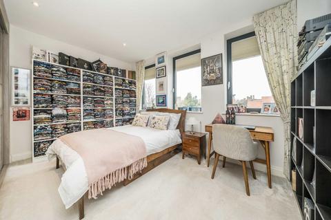 1 bedroom flat for sale, London Road, Isleworth TW7