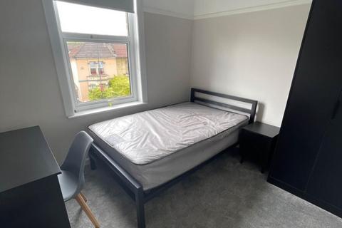 3 bedroom house to rent, Cromwell Road, Bristol BS6