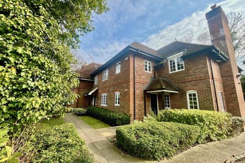 2 bedroom flat for sale, Reading Road, Yateley GU46