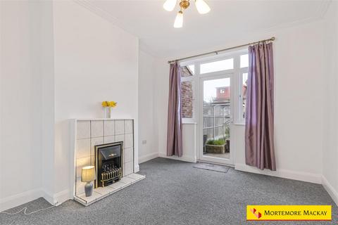 3 bedroom semi-detached house for sale, Amberley Road, Enfield