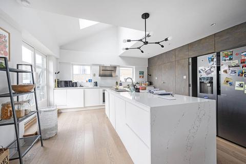 3 bedroom flat for sale, City Pavillions, Shoreditch, London, E2