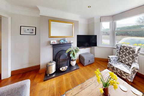 2, Oak Cottages Brighton Road, Monks Gate, Horsham, RH13 6JD
