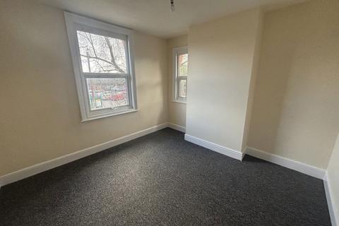 2 bedroom flat to rent, CARLTON ROAD, BOSTON