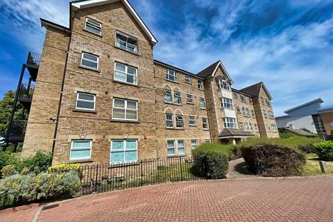 2 bedroom apartment for sale, Cobham Close, Enfield