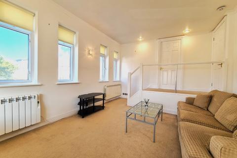 1 bedroom apartment for sale, Woodside Lodge, Woodford Green, IG8