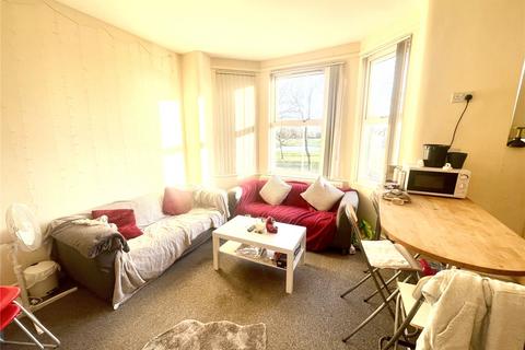 3 bedroom apartment to rent, Platt Lane, Manchester M14