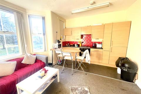 3 bedroom apartment to rent, Platt Lane, Manchester M14