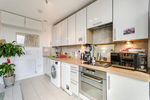 1 bedroom flat to rent, Mapleton Road, Wandsworth, London, SW18