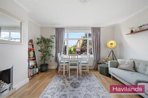 2 bedroom maisonette for sale, Fairlawn Close, London