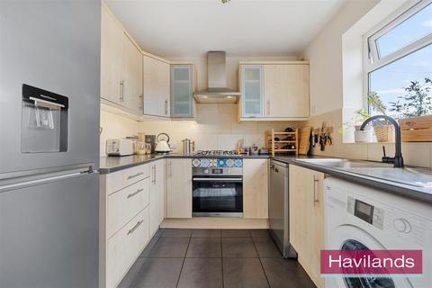 2 bedroom maisonette for sale, Fairlawn Close, London