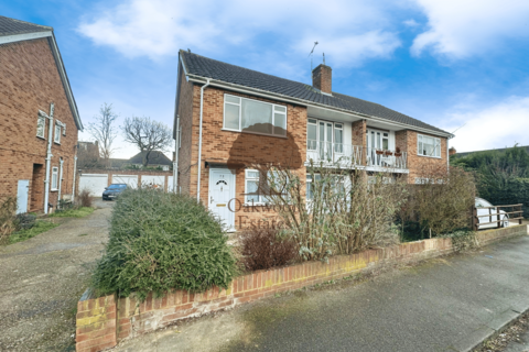 2 bedroom maisonette to rent, Belmont Crescent, Maidenhead SL6