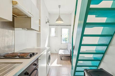 Studio to rent, Gwendwr Road, London W14