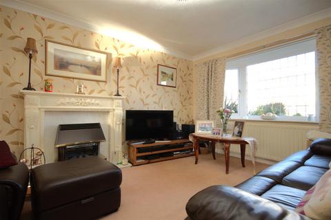 3 bedroom semi-detached house for sale, Dulverton Close, Pontefract