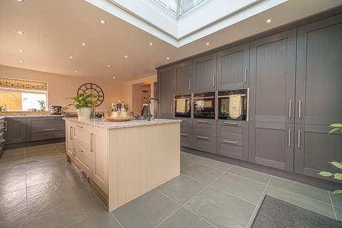 5 bedroom detached house for sale, Vicarage Hill, Newport, NP20