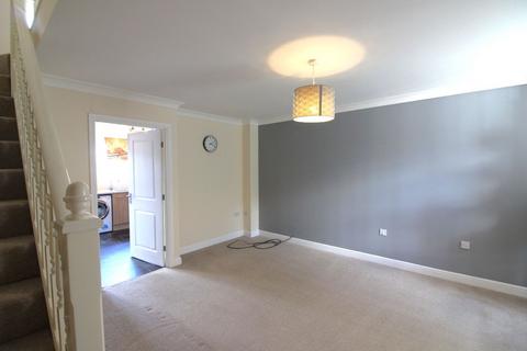 3 bedroom end of terrace house to rent, Hollyhock Drive, Mansfield