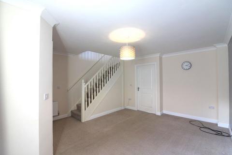 3 bedroom end of terrace house to rent, Hollyhock Drive, Mansfield