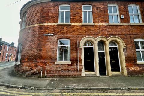 3 bedroom house to rent, Mount Street, Preston PR1