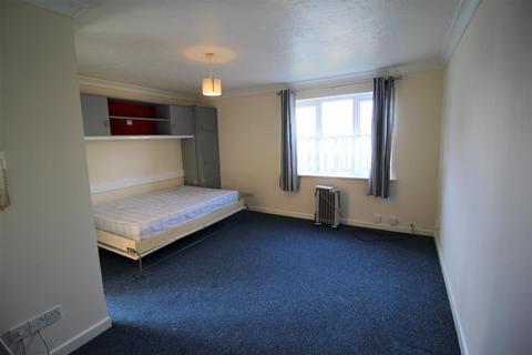 Studio to rent, North East Road, Southampton