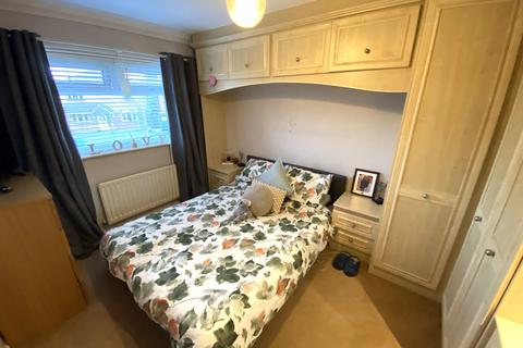 1 Crocus Drive, Royton, Oldham, OL2 6QP