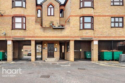 8 Robin Crescent, London, E6 5XA