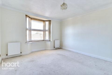 8 Robin Crescent, London, E6 5XA