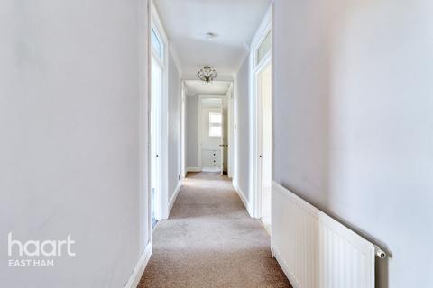 8 Robin Crescent, London, E6 5XA