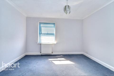 8 Robin Crescent, London, E6 5XA